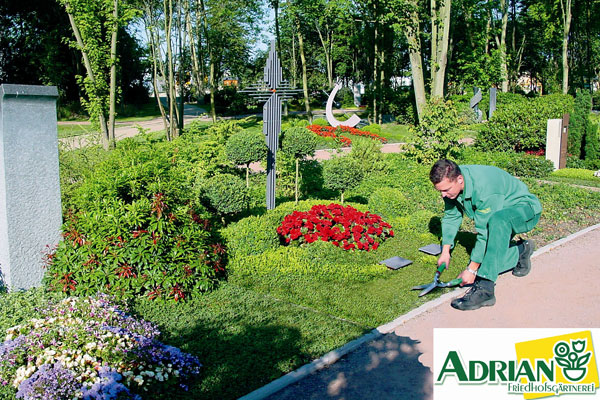 Friedhofsgärtnerei Adrian bei der Arbeit